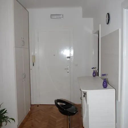 Apartment Tony Split