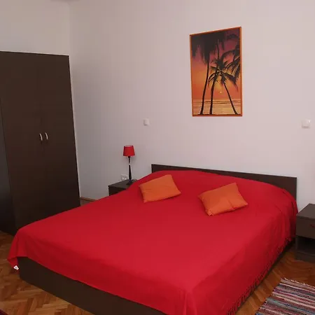 Tony Apartment Split